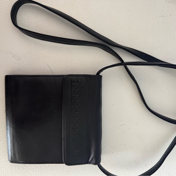 Amanda Smith Handbags - Amanda Smith Black Leather Wallet